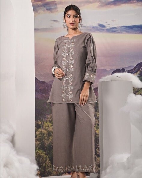 Women Navy Velvet Embroidered Short Kurta With Pants