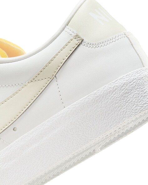 Blazer low nike sales white