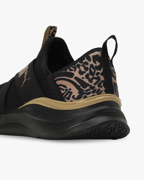 Black and gold outlet pumas good running shoes