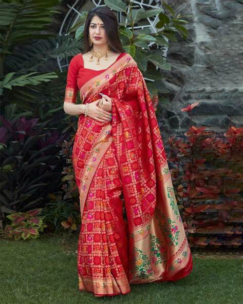 Women Kanjeevaram Silk Saree with Woven Motifs