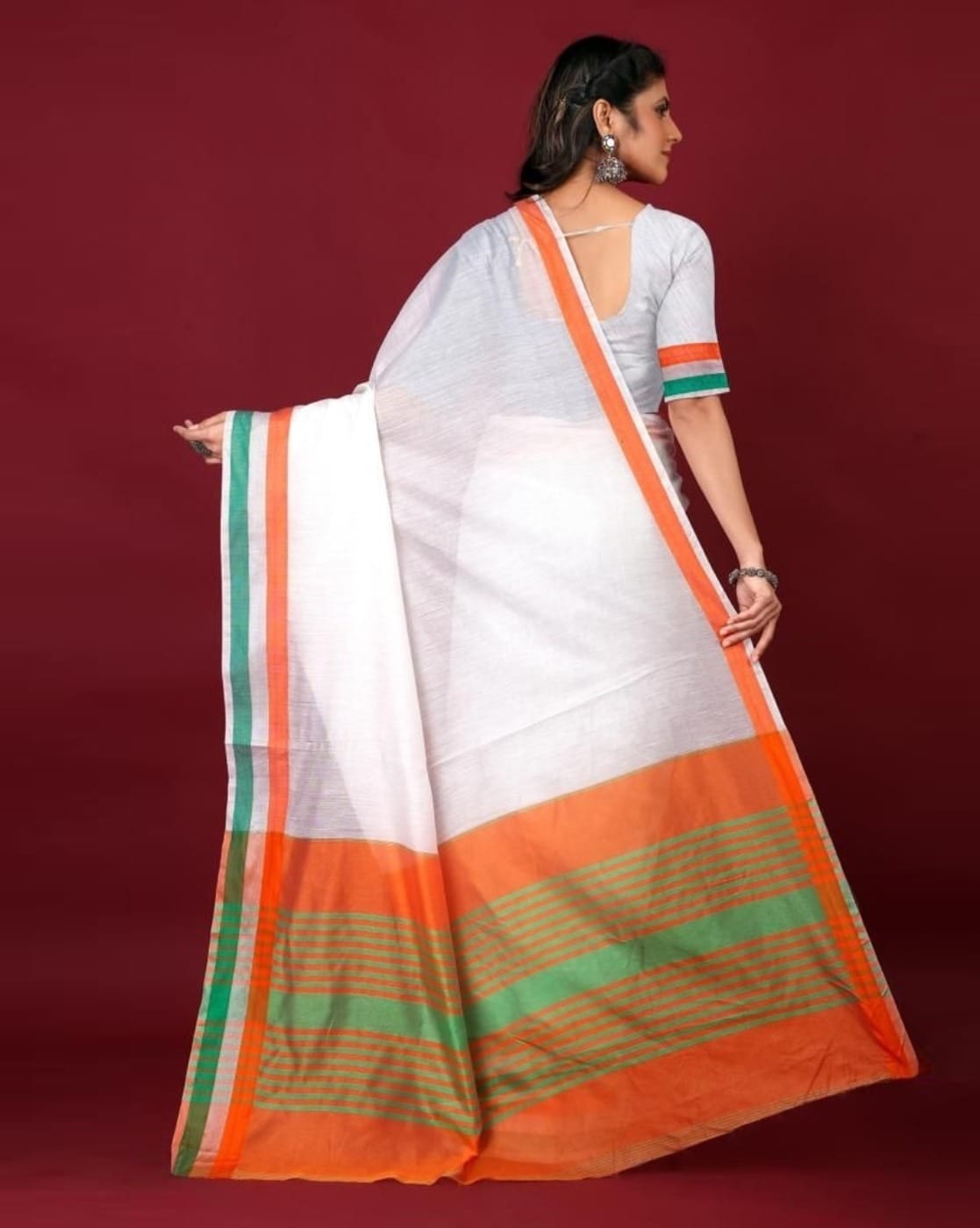 Premium Photo | Artificial intelligence Genrated Indian Woman in  traditional sari with national flag