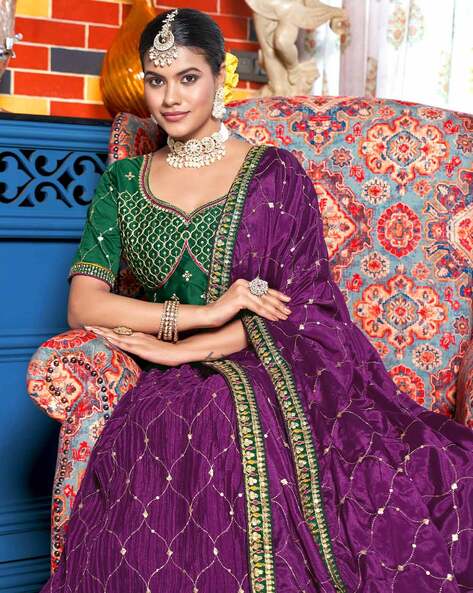 Sabyasachi Bride Stuns In A Royal Green Lehenga, Contrasts It With  Embellished Magenta 'Choli'