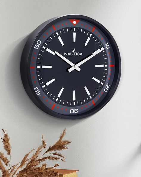 Question] How does this quartz clock have a sweeping seconds hand? : r/ Watches