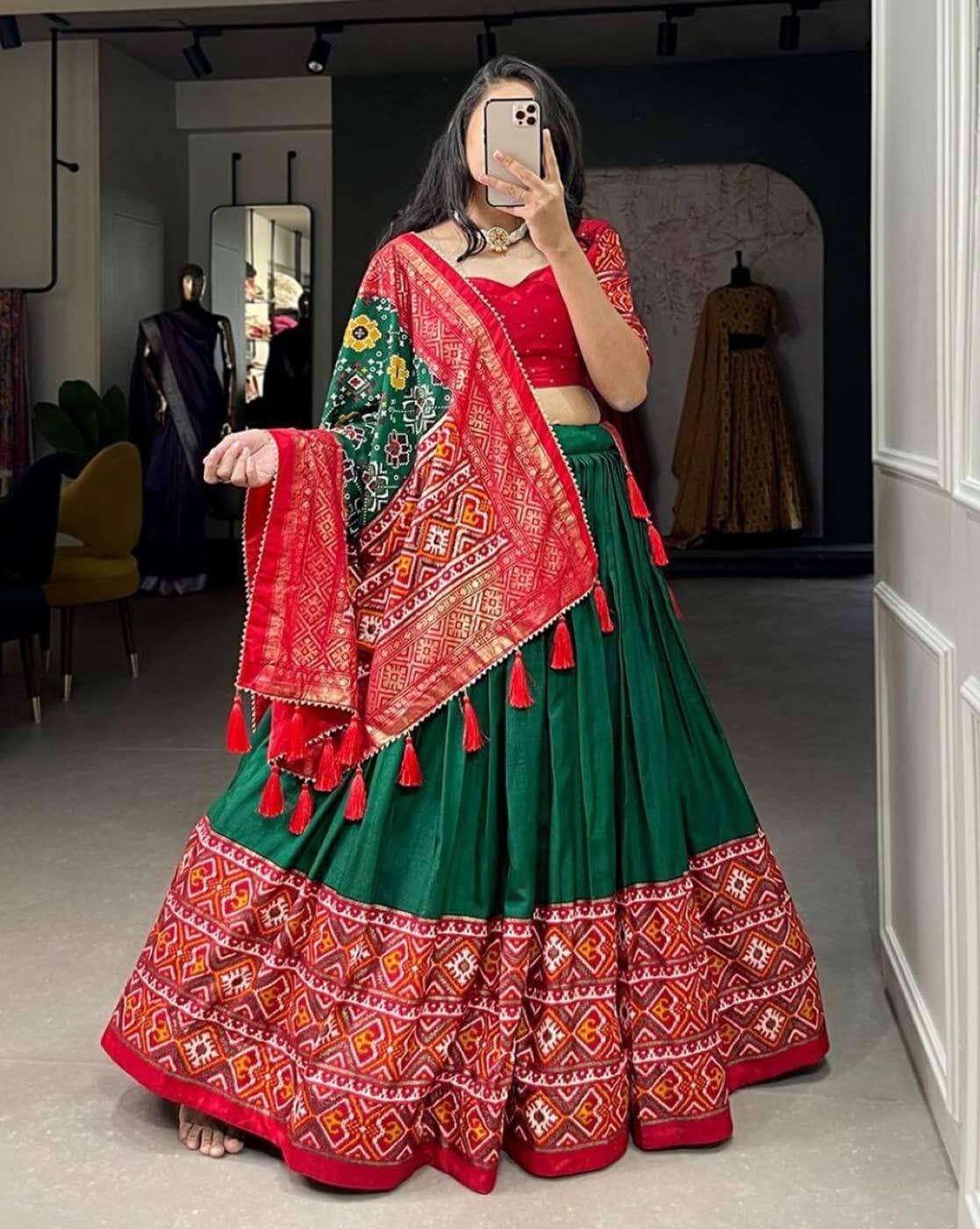 Bridal Wear Chanderi Banglori Silk Green And Red Work Lehenga Choli at Rs  14000 in Surat
