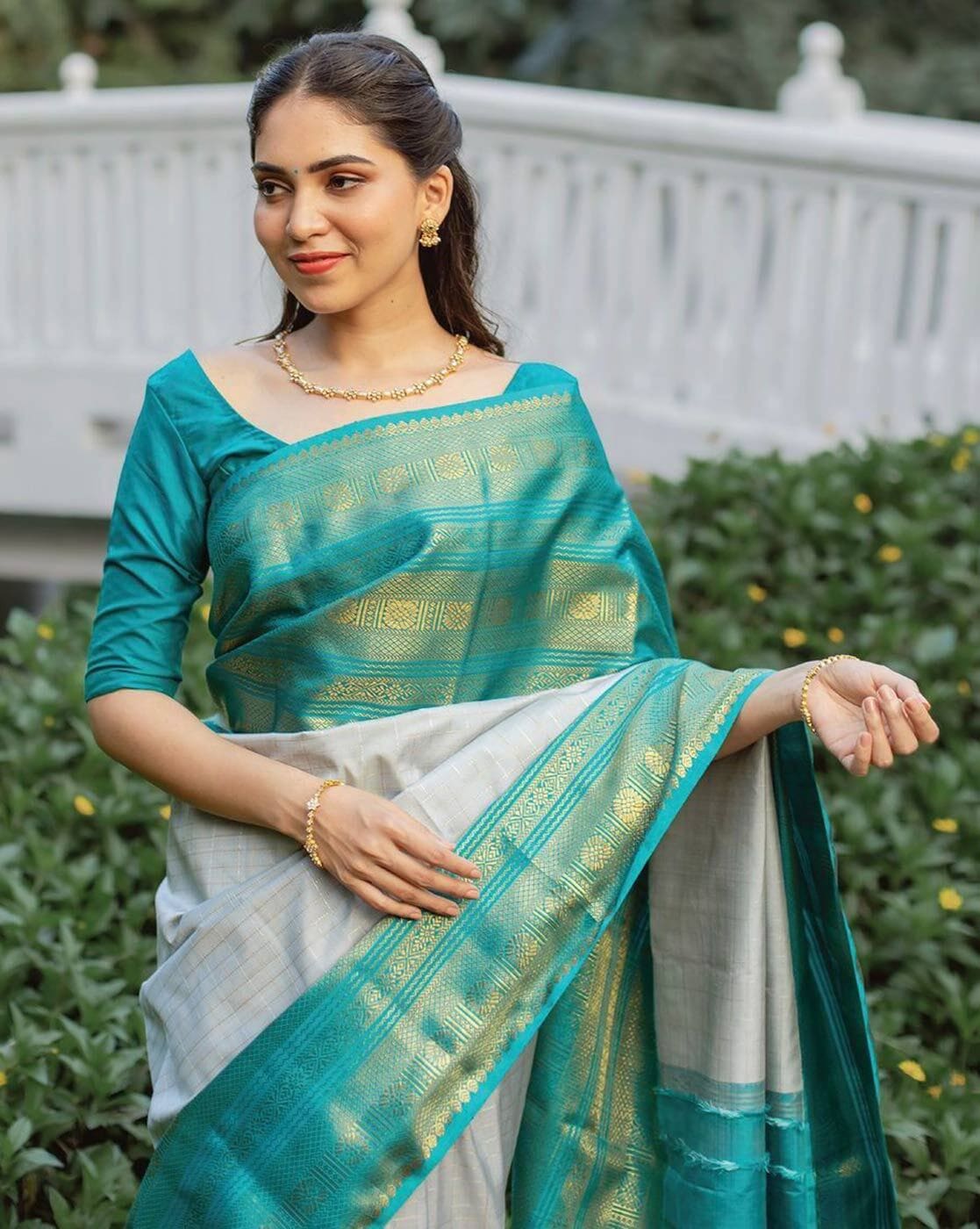 Buy Green Sarees for Women by ZIKARAA Online