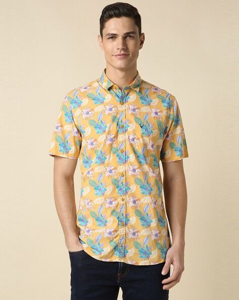 Men Floral Print Slim Fit Shirt with Patch Pocket