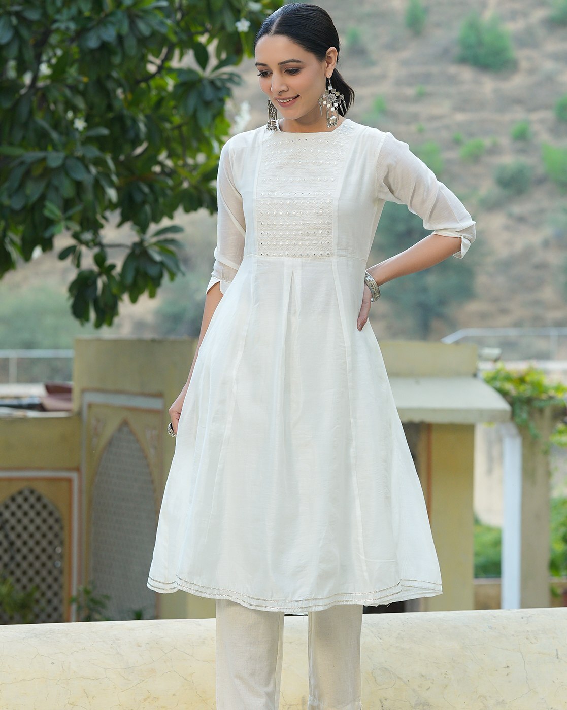 PARAMOUNT CHIKAN Peach-Coloured & White Paisley Embroidered Chikankari Pure  Cotton Kurti Price in India, Full Specifications & Offers | DTashion.com