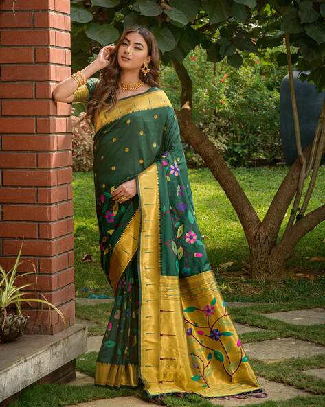 Royal Green Kanjeevaram Saree With Golden Pink Pallu – Ishita Collection