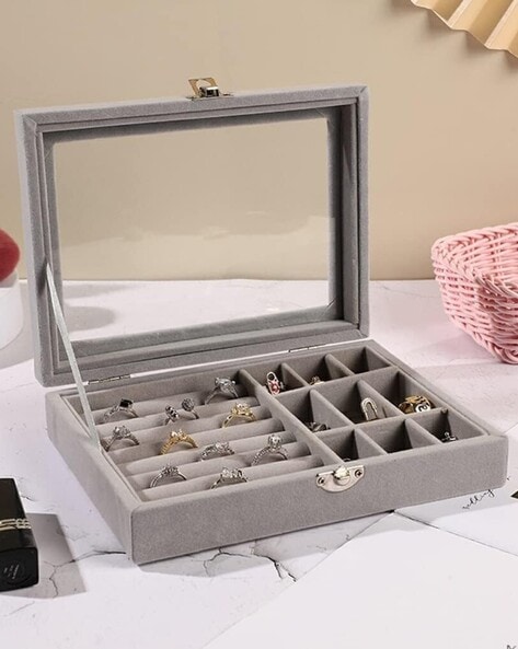 Citaaz Travel Jewelry Ring Case,Mini Jewelry Organizer Portable Jewelry  Storage Box for Rings, Leather Jewellery Gift Box for Women Girls (Black) :  Amazon.in: Jewellery