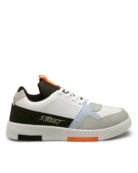 Men Round-Toe Sneakers with Lace Fastening