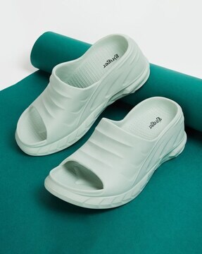 Trendy best sale slippers dames