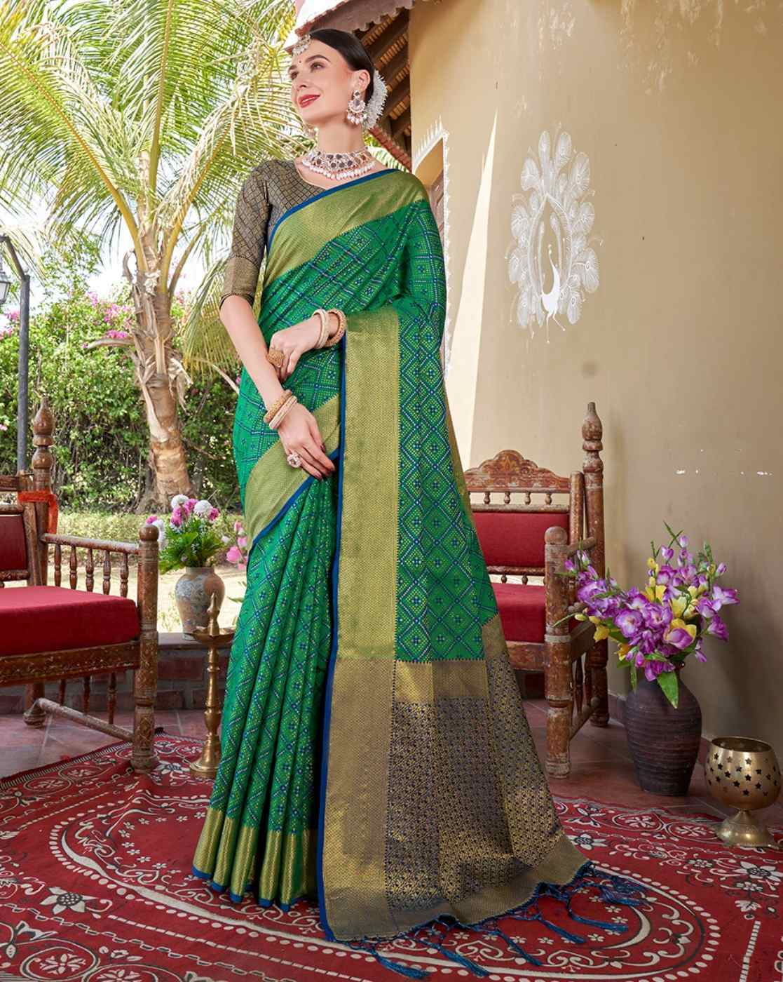 Beautiful kanjivaram silk Dark Green Banarasi Soft Silk Saree with  beautiful golden zari blouse