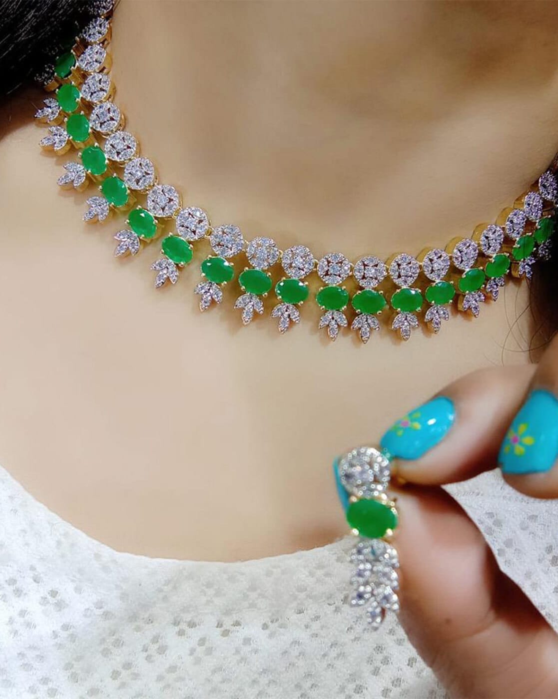 Green diamond necklace in 14k rose gold | KLENOTA