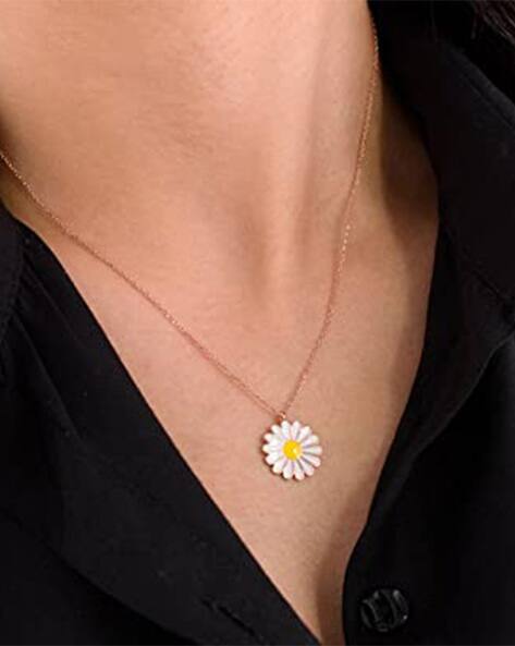 The Pari Gold-Plated Flower Pendant