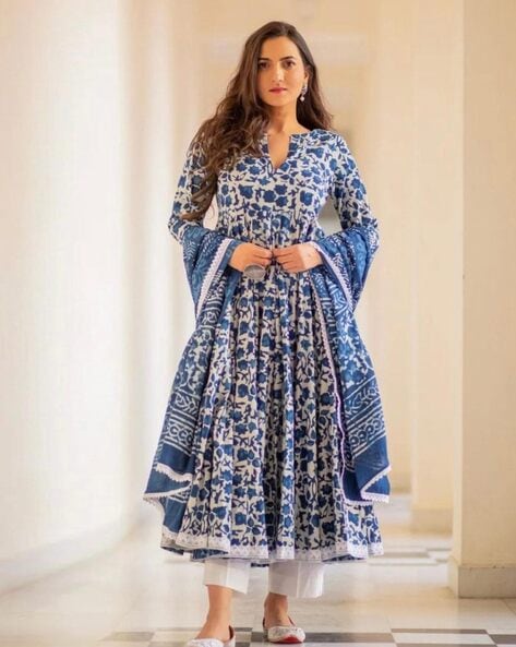 Details more than 74 traditional anarkali suit latest