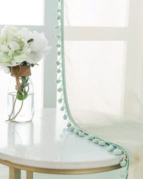 Set of 2 Window Curtains with Pom-Poms