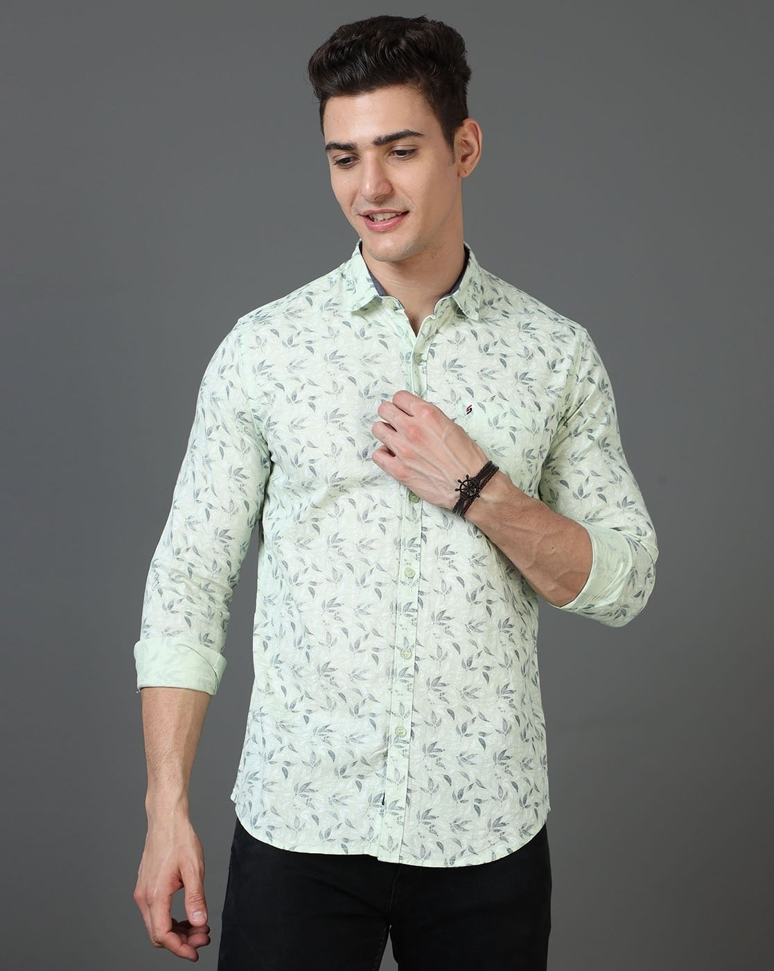 Men Leaf Print Slim Fit Shirt with Patch Pocket