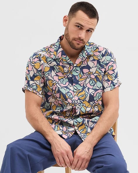 GAP Men Printed Linen Shirt with Short Sleeves