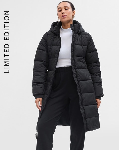 https://assets.ajio.com/medias/sys_master/root/20240202/AF76/65bd04fe8cdf1e0df5e29c6c/gap_black_quilted_relaxed_fit_puffer_hooded_jacket.jpg