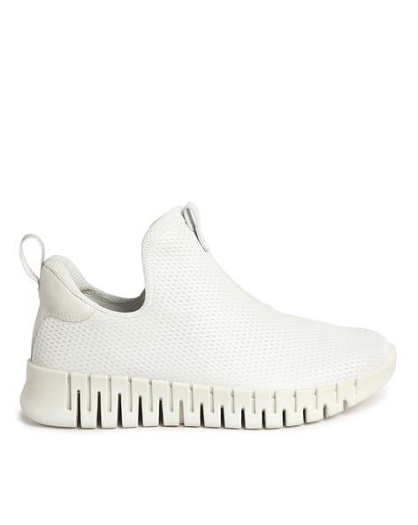 Women Mid-Top Slip-On Sneakers