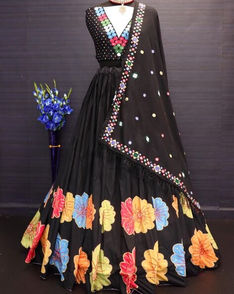 Fancy Dresses Garba/Dandia Fancy Dress Gujarati Lahanga for Girls – 30321 –  Fancy Dress Store in Gaur City, School Function Costumes at best prices/  Rental