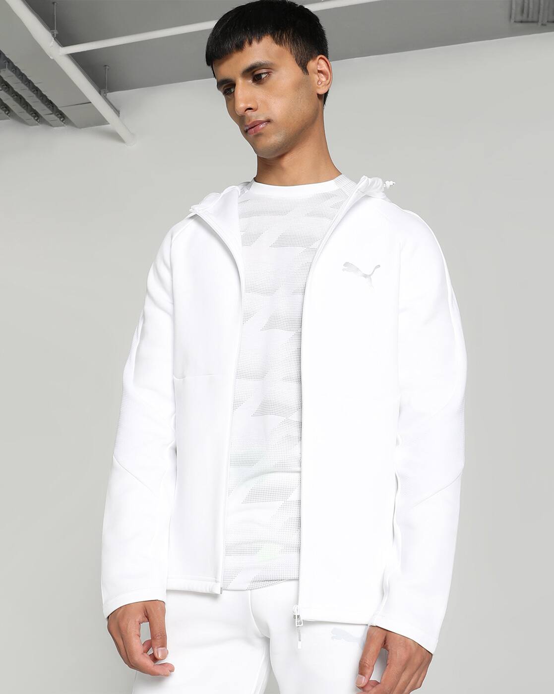 -1117Wx1400H-467045179-white-