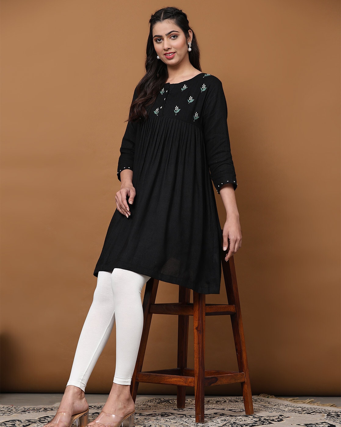 HOW TO STYLE A BLACK KURTI IN 20 DIFFERENT WAYS! - Baggout