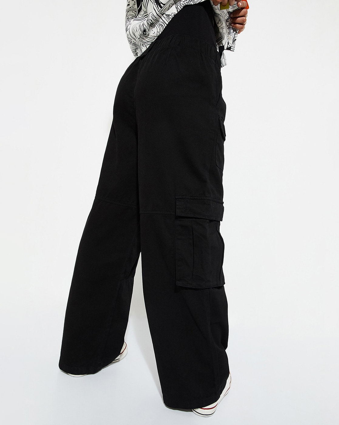 URB_N Women Solid Wide Leg Cargo Trousers