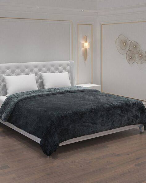 Buy Green Blankets, Dohars Quilts for Home Kitchen by MONTE