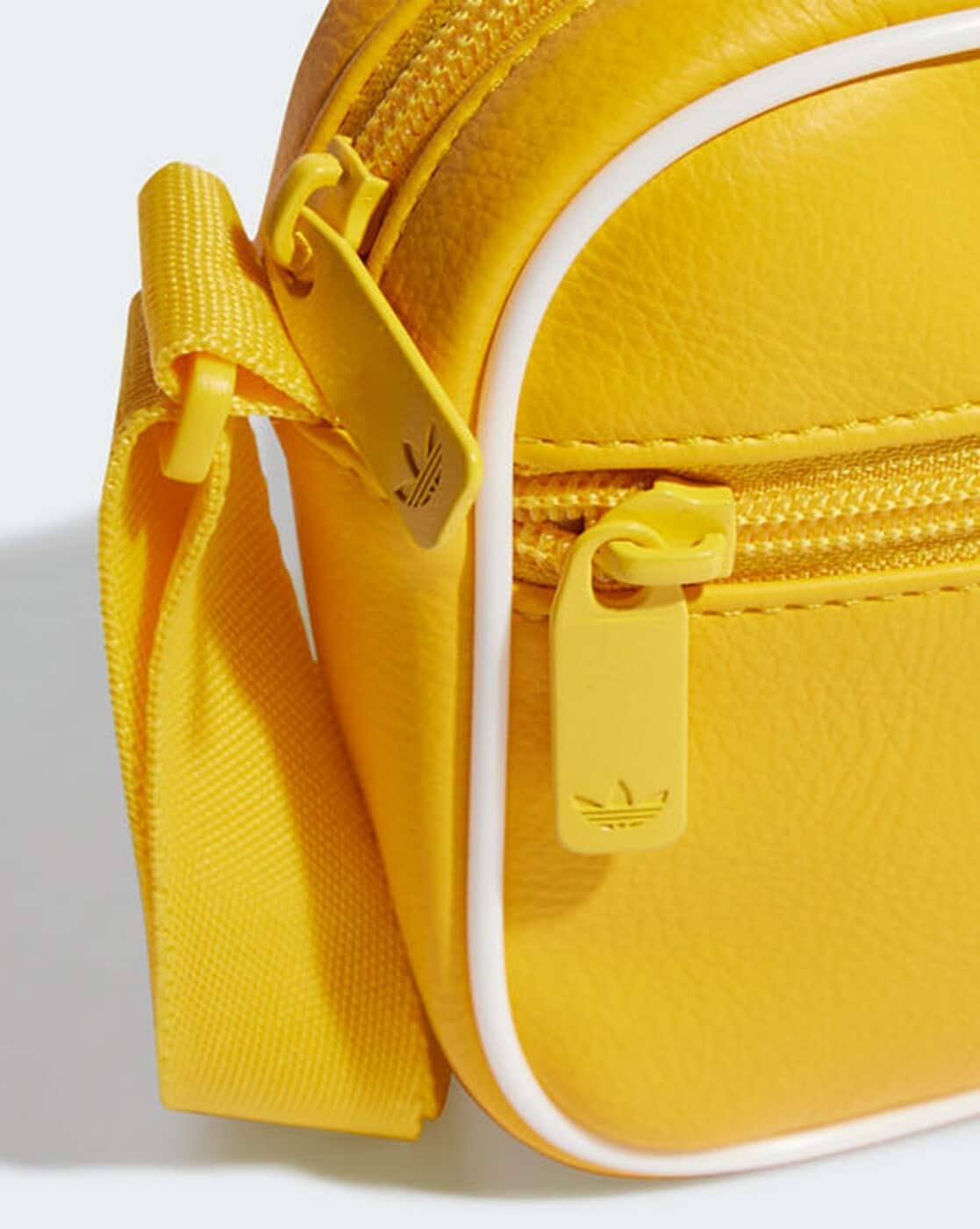 バッグ pry00s adidas shoulder bag yellow Y2K A bag, Adidas, 2000s. Vintage & Designer Fashion - Auctionet