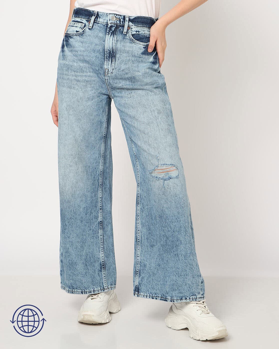 Women Mid-Wash Wide-Leg Jeans
