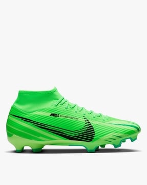 Nike green sales soccer shoes