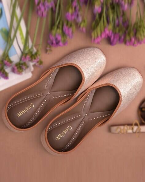 Women Glitter Square-Toe Juttis