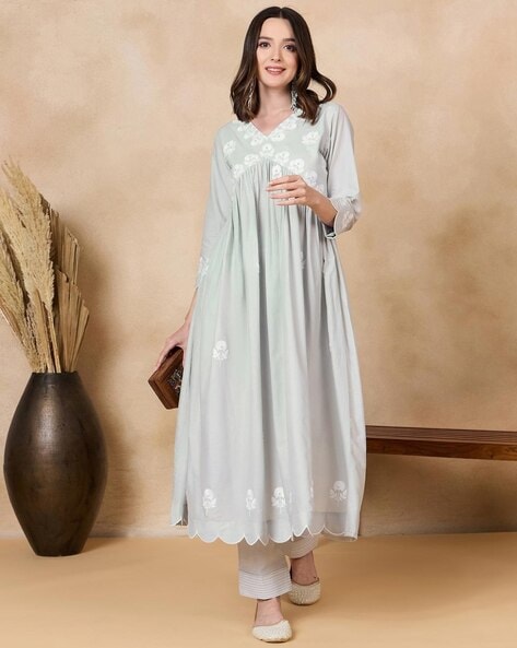 Women Floral Print Flared Kurta with Pants Price in India