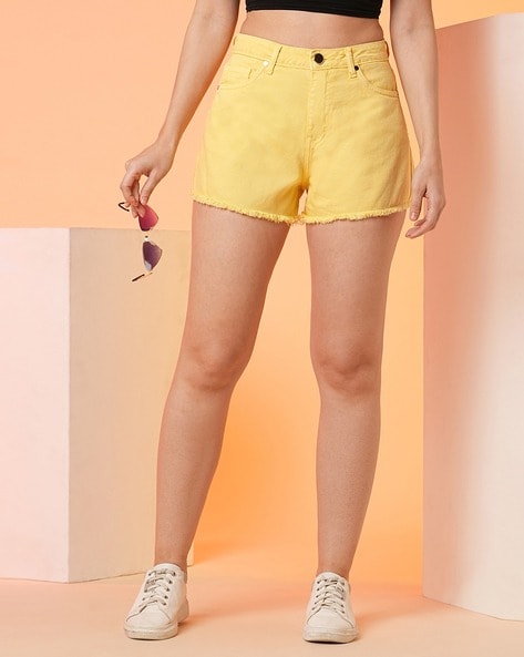 Light Blue Denim Shorts with Green-Yellow T-shirt Outfits For Women (4  ideas & outfits) | Lookastic