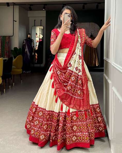 Women Printed Flared Lehenga Choli Set with Dupatta