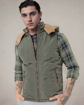 the indian garage co Quilted Slim Fit Gilet with Detachable Hood-picture-35