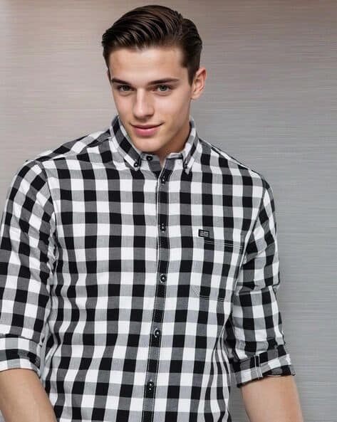Men Checked Slim Fit Shirt with Patch Pocket