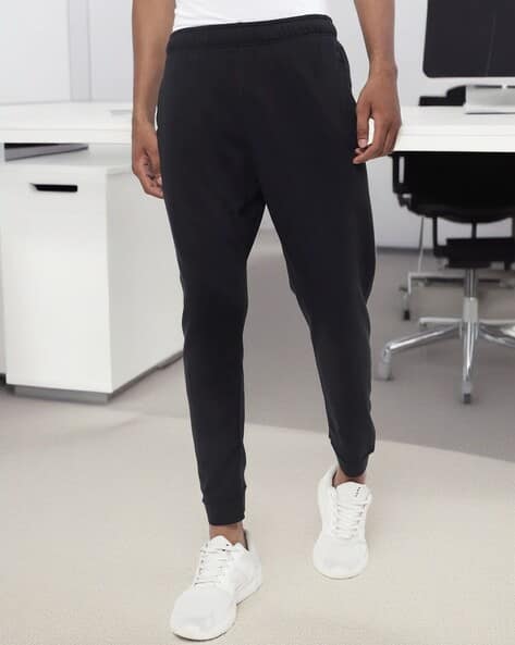 nike solid men black track pants