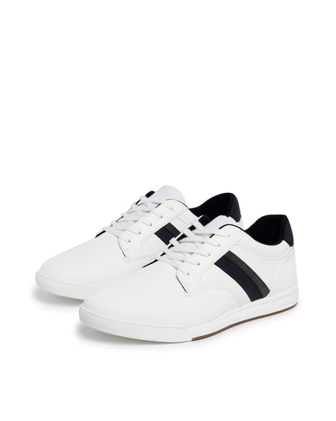 Mid-tops Flat Heel Sneakers