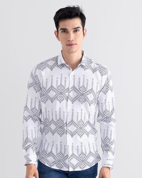 SNITCH Aztec Print Slim Fit Shirt For Men (White, XXL)