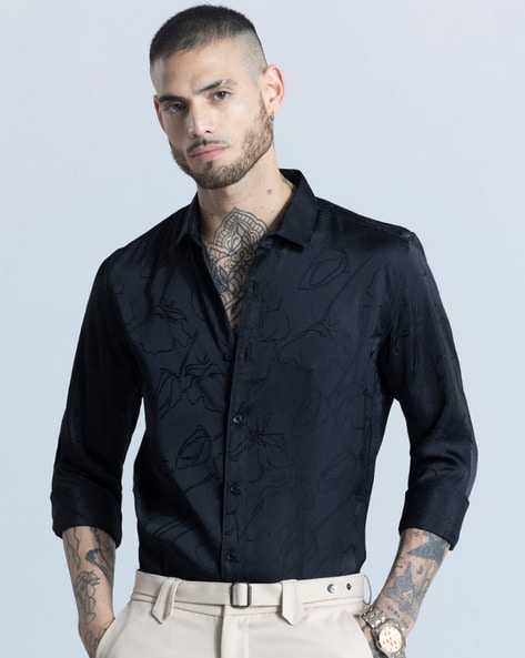Spread Collar Shirt with Full Sleeves