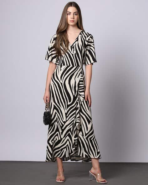 Buy White & Black Dresses for Women by Outryt by AZORTE Online | Ajio.com