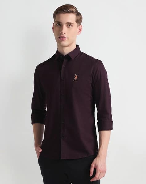 Men Slim Fit Solid Cut Away Collar Casual Shirt