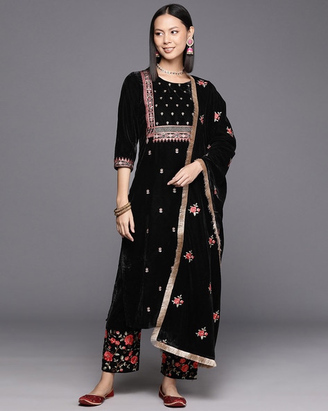 Varanga Women Embroidered Straight Kurta Set