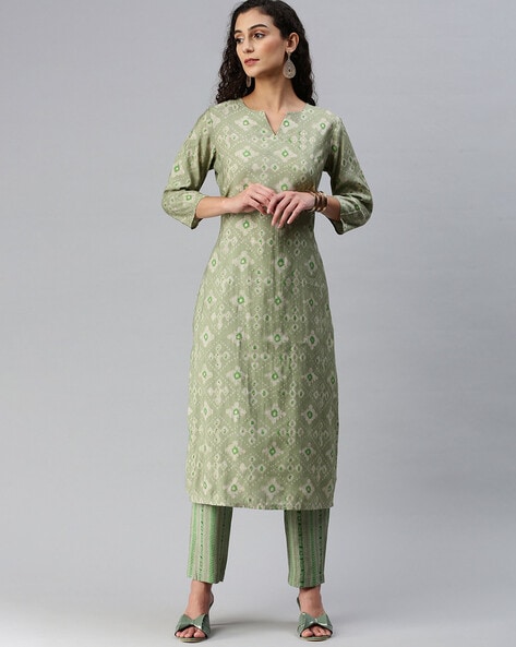 Women Floral Print Straight Kurta with Pants Price in India