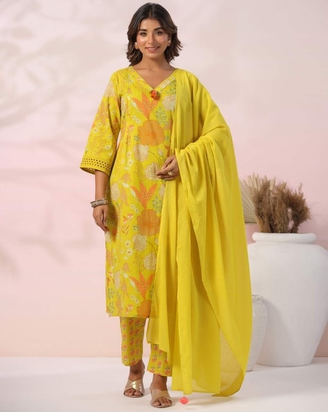 Women Floral Print Straight Kurta Set with Pants Price in India