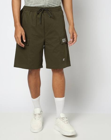 Price History of YOUSTA Men Loose Fit Cargo Shorts from Ajio