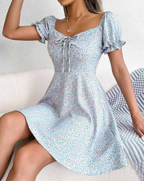 seersucker dress ladies The Elisabeth in Striped Handy side pockets for added convenience and functionality Bubbleroom Seersucker Midi Dress
