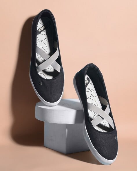 Women Round-Toe Slip-On Casual Shoes